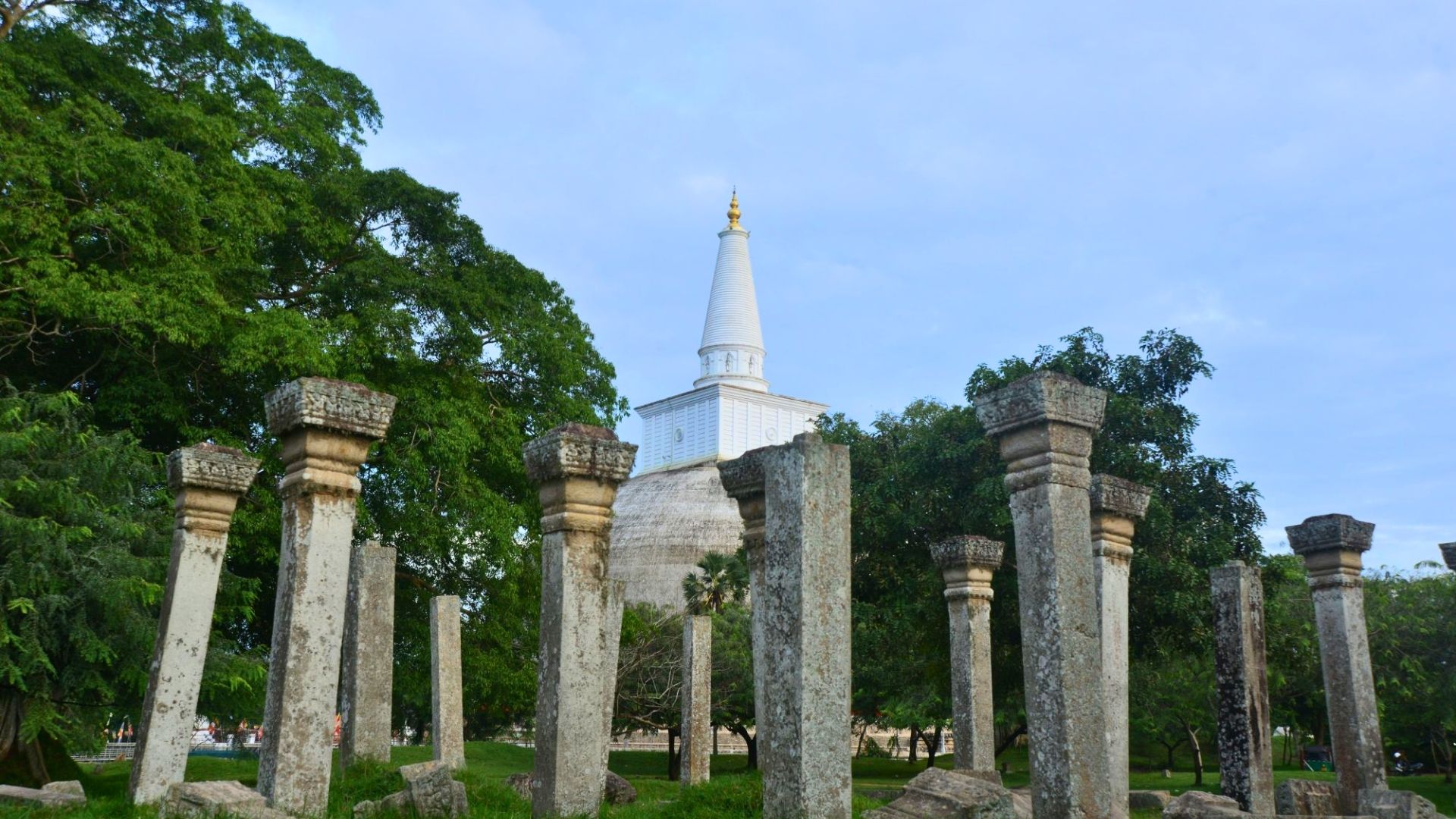anuradhapura-ancient-ruins-sri-lanka