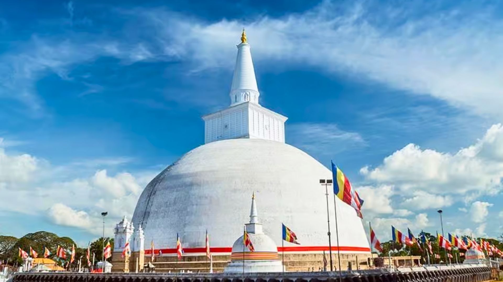anuradhapura-ruwanwelisaya-stupa-sri-lanka